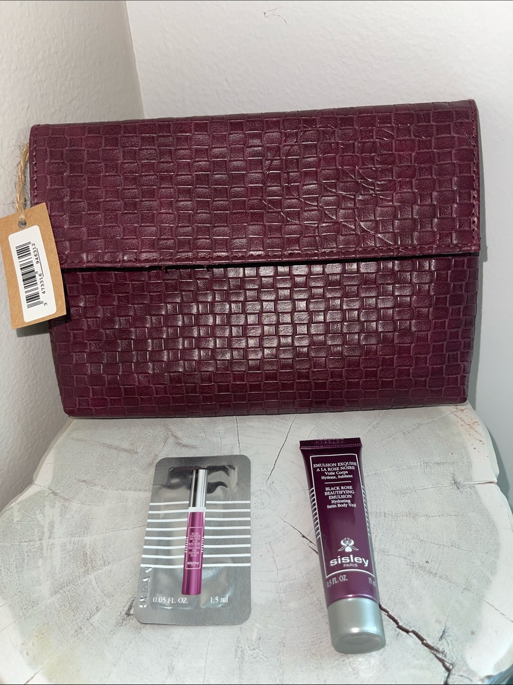 🫧🪞Sisley Paris NWT Plum Textured Clutch Bag with 2 Skincare samples🪞🫧